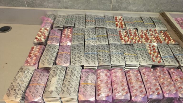 جريدة الاخبار 24 % - إحباط عملية تهريب آلاف الأقراص المخدرة بميناء طنجة