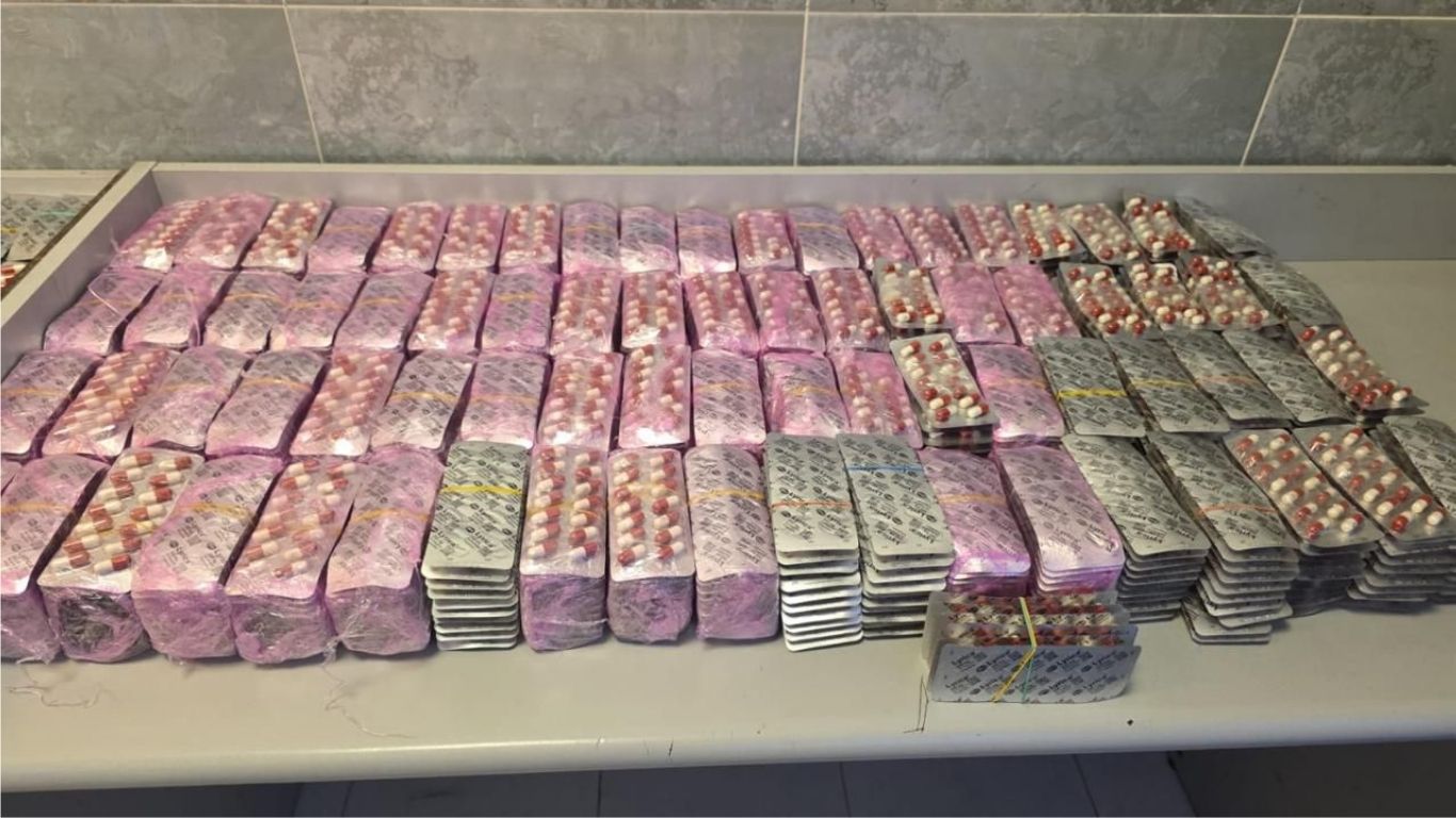 جريدة الاخبار 24 % - إحباط عملية تهريب آلاف الأقراص المخدرة بميناء طنجة