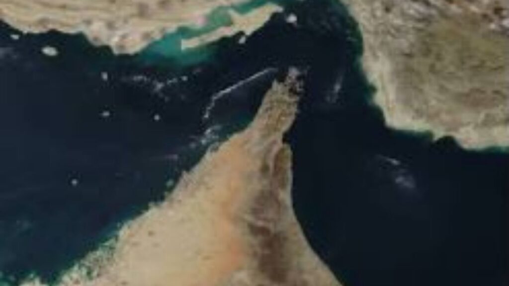 واشنطن تشرع في عملية تأمين شريان الطاقة العالمي_